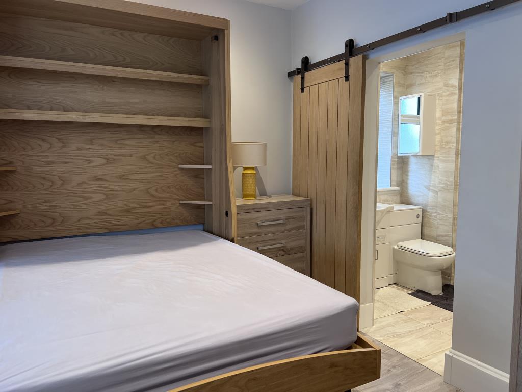 Lot: 3 - SIX-BEDROOM GUEST HOUSE FOR INVESTMENT - Bedroom with furniture and ensuite wet room